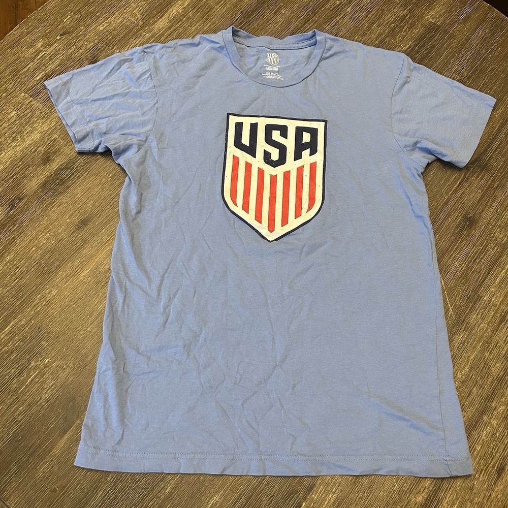 USA Soccer Crest Graphic T Shirt Mens Small Blue USMNT Shield Logo 100% Cotton